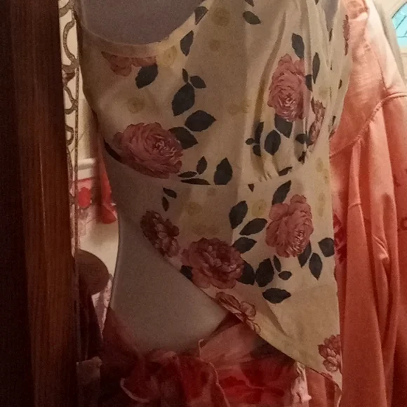 NWT Shein Halter Top with Pretty Lavender Floral Design - Picture 3 of 11